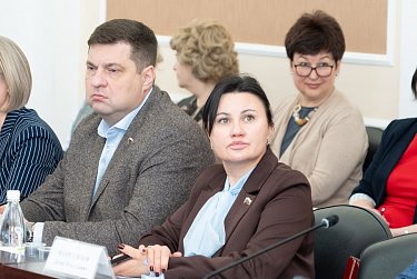 Более 145,5 млрд доходов и 163,5 млрд расходов